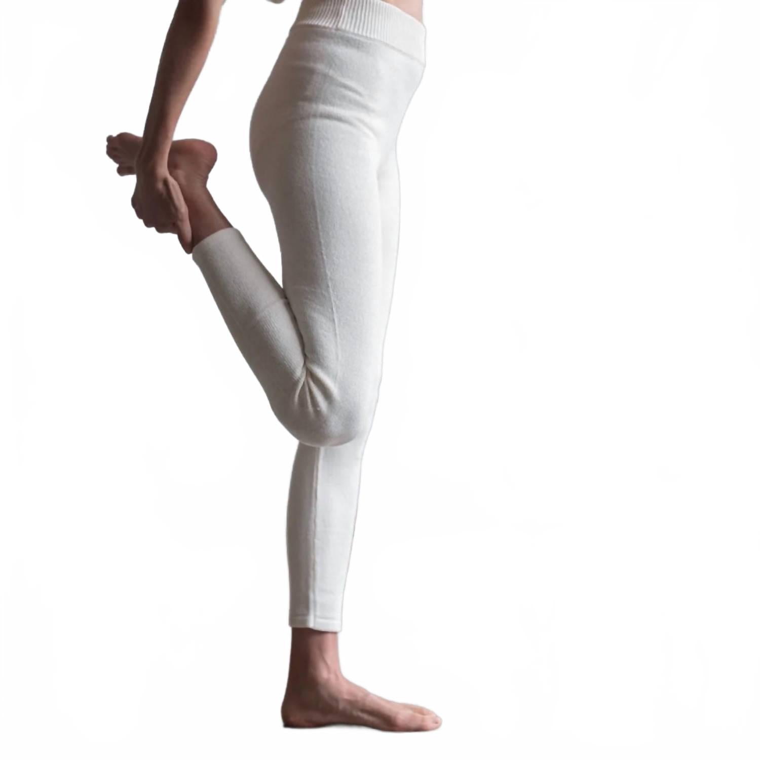 Женские трикотажные брюки Eamon белые Avy & Co.
Женские трикотажные брюки Eamon белые Avy & Co.