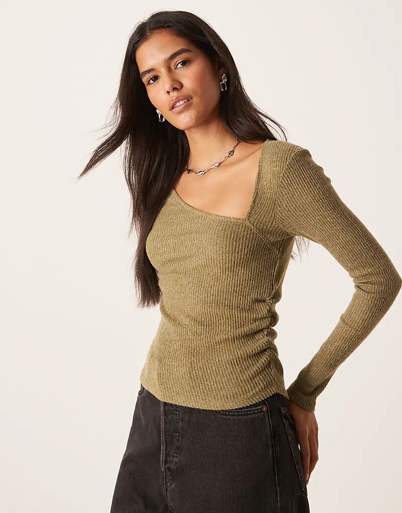 Супермягкий лонгслив с асимметричным вырезом на талии и длинными рукавами ASOS DESIGN темно-оливкового цвета - DGREEN
Супермягкий лонгслив с асимметричным вырезом на талии и длинными рукавами ASOS DESIGN темно-оливкового цвета - DGREEN