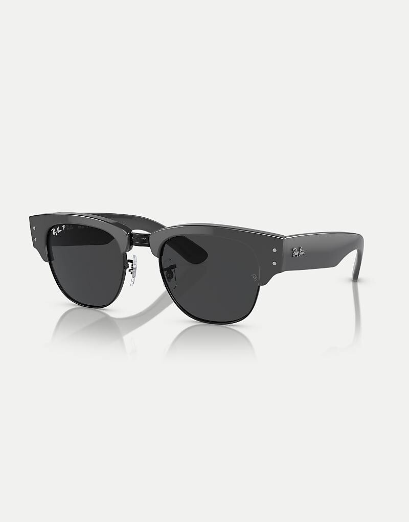 Солнцезащитные очки Ray-Ban Clubmaster Mega серого цвета на черном с черными поляризованными линзами
Солнцезащитные очки Ray-Ban Clubmaster Mega серого цвета на черном с черными поляризованными линзами