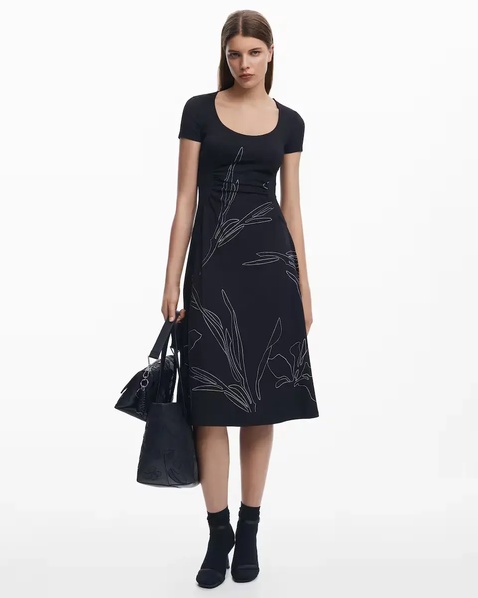 Платье миди силуэта с цветочным принтом Desigual, черный
Платье миди силуэта с цветочным принтом Desigual, черный