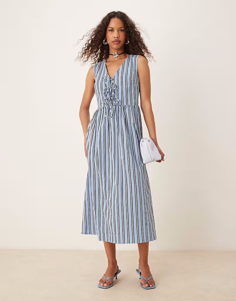 Платье-миди в полоску от Nobody's Child Posey с трапециевидным завязком
Платье-миди в полоску от Nobody's Child Posey с трапециевидным завязком