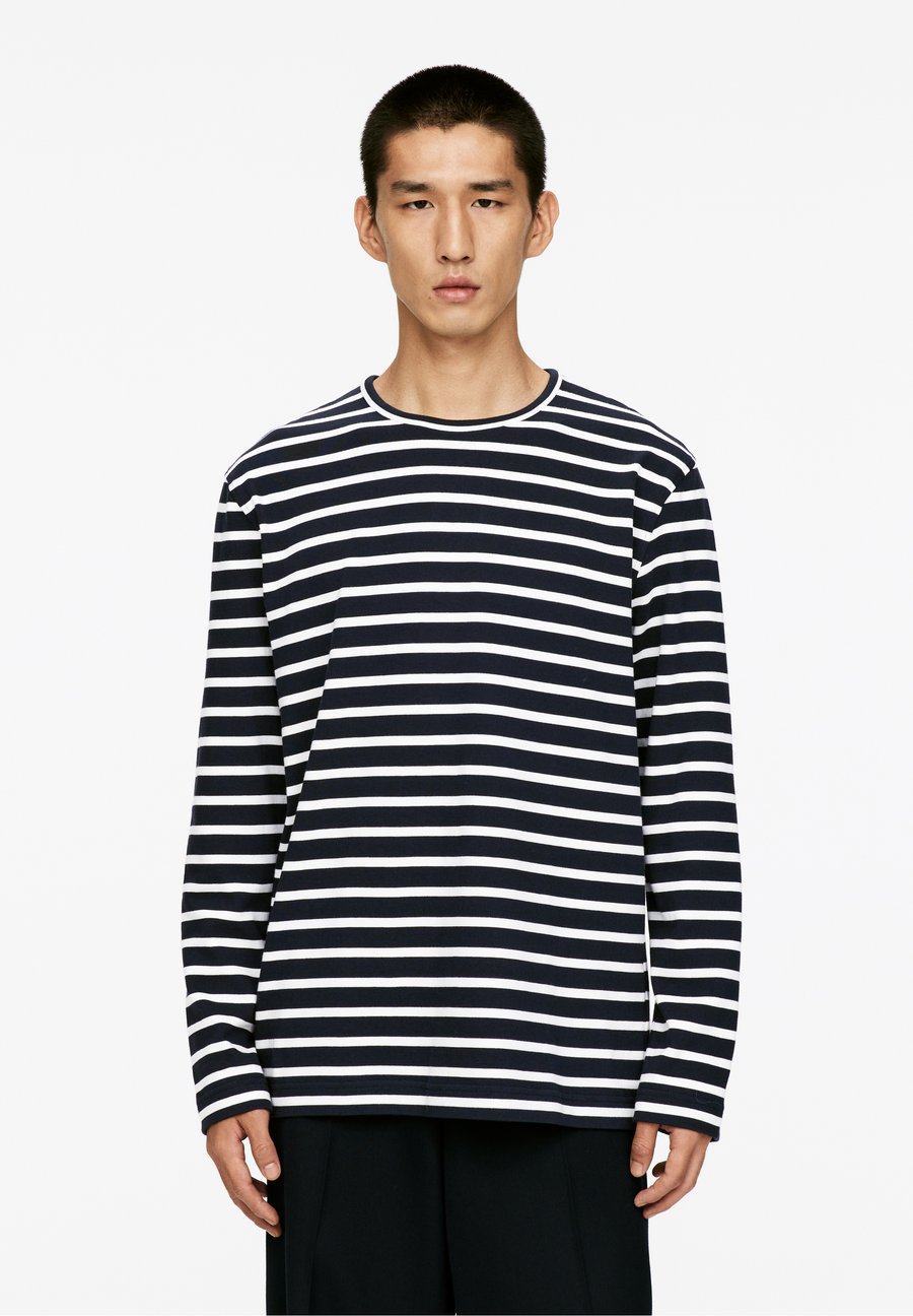 Топ ARKET Long sleeved top, Off White Dark Blue/Off-White
Топ ARKET Long sleeved top, Off White Dark Blue/Off-White