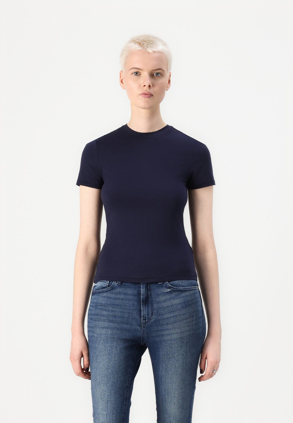 Базовая футболка CREW GAP, темно-синий
Базовая футболка CREW GAP, темно-синий