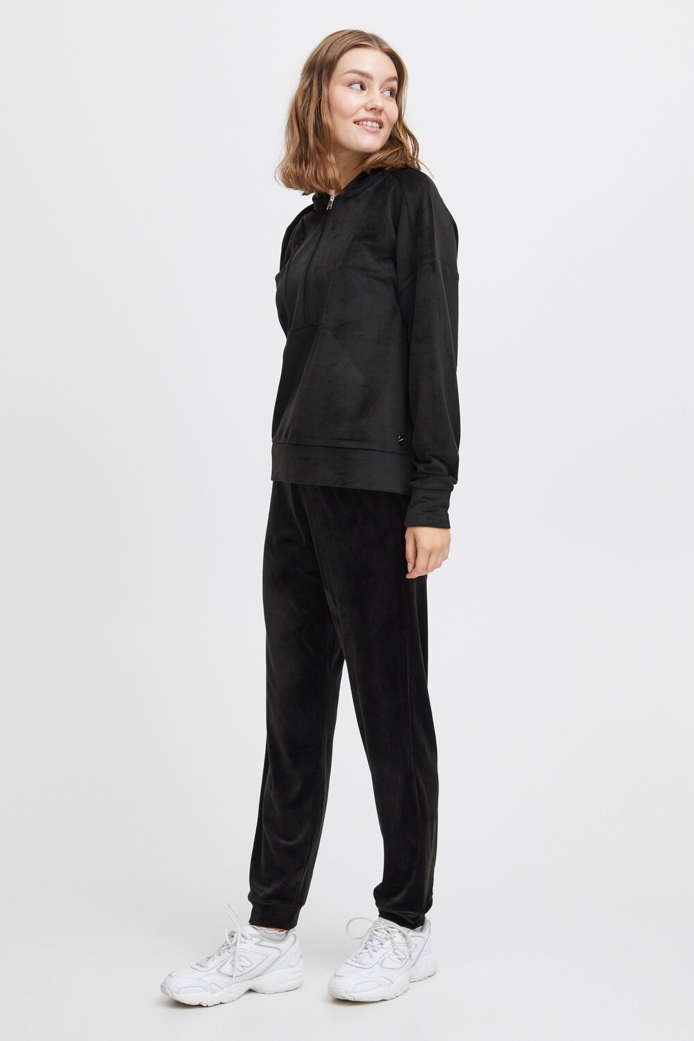 Комбинезон Oxmo Kapuzensweatjacke OXMitty Sweat set, черный
Комбинезон Oxmo Kapuzensweatjacke OXMitty Sweat set, черный