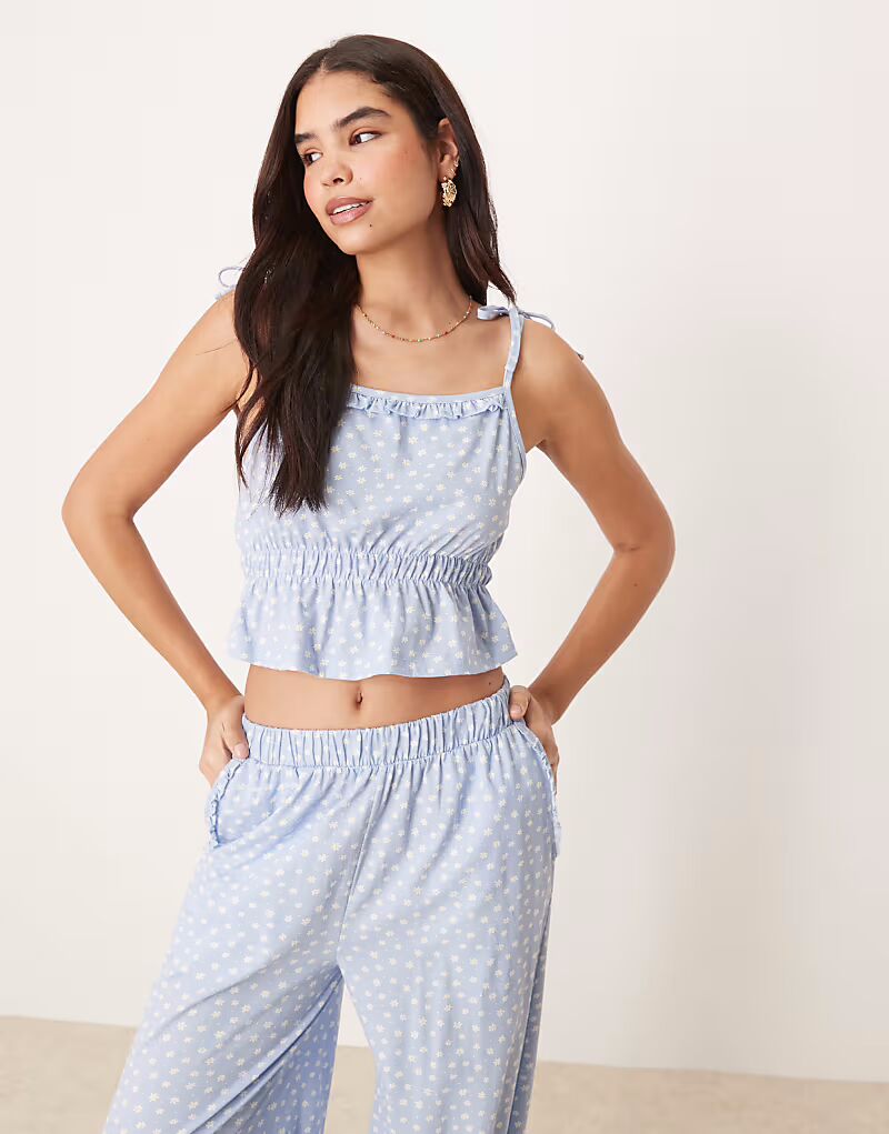 Пижамный топ Mix & Match с принтом синих ромашек Asos Design
Пижамный топ Mix & Match с принтом синих ромашек Asos Design