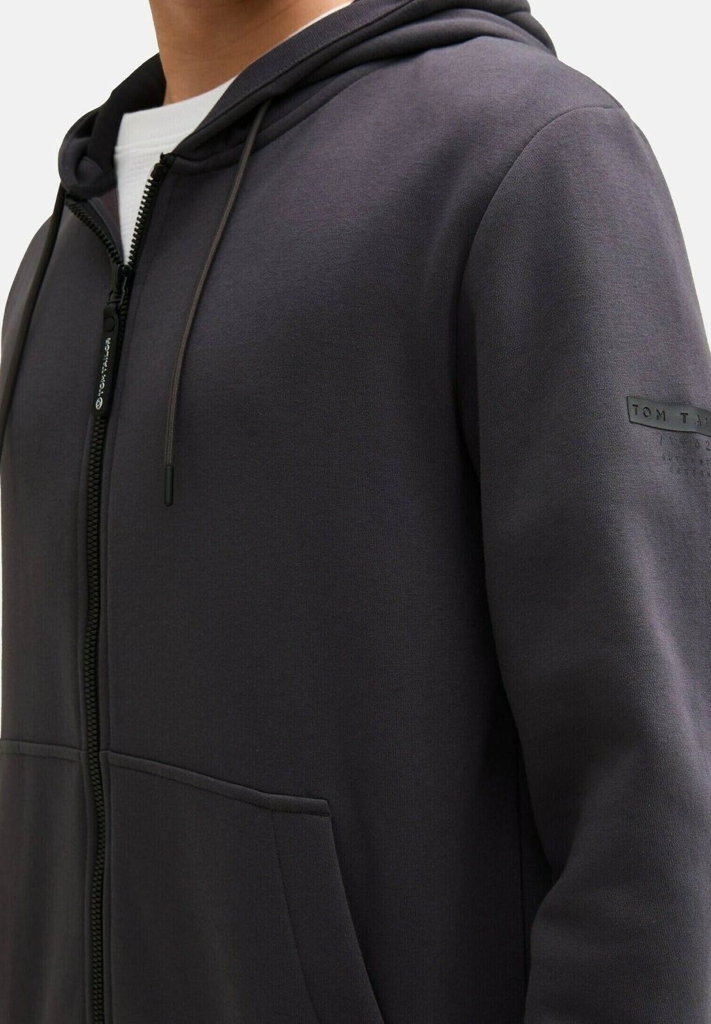 Толстовка на молнии BASIC TOM TAILOR, серый
Толстовка на молнии BASIC TOM TAILOR, серый