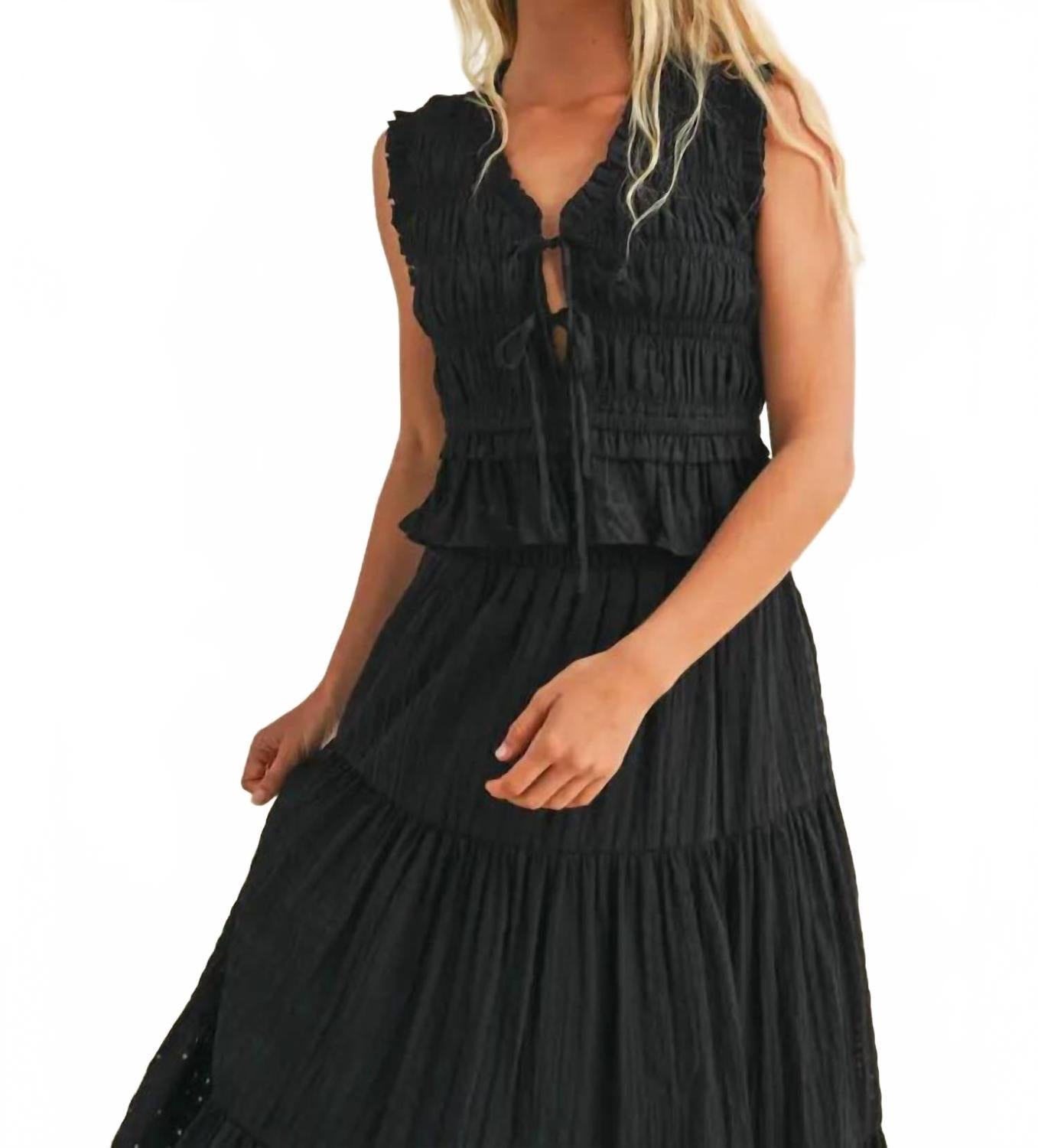 Черный топ с завязками и сборкой Mustard Seed
Черный топ с завязками и сборкой Mustard Seed