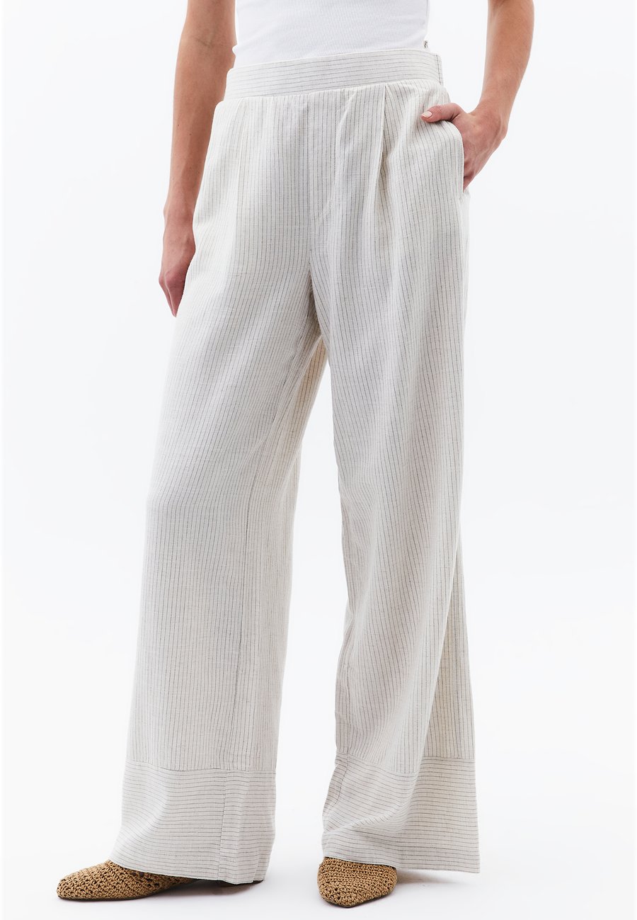 Брюки OXXO MIT TENCEL QUALITÄT, Black Stripe/Black
Брюки OXXO MIT TENCEL QUALITÄT, Black Stripe/Black