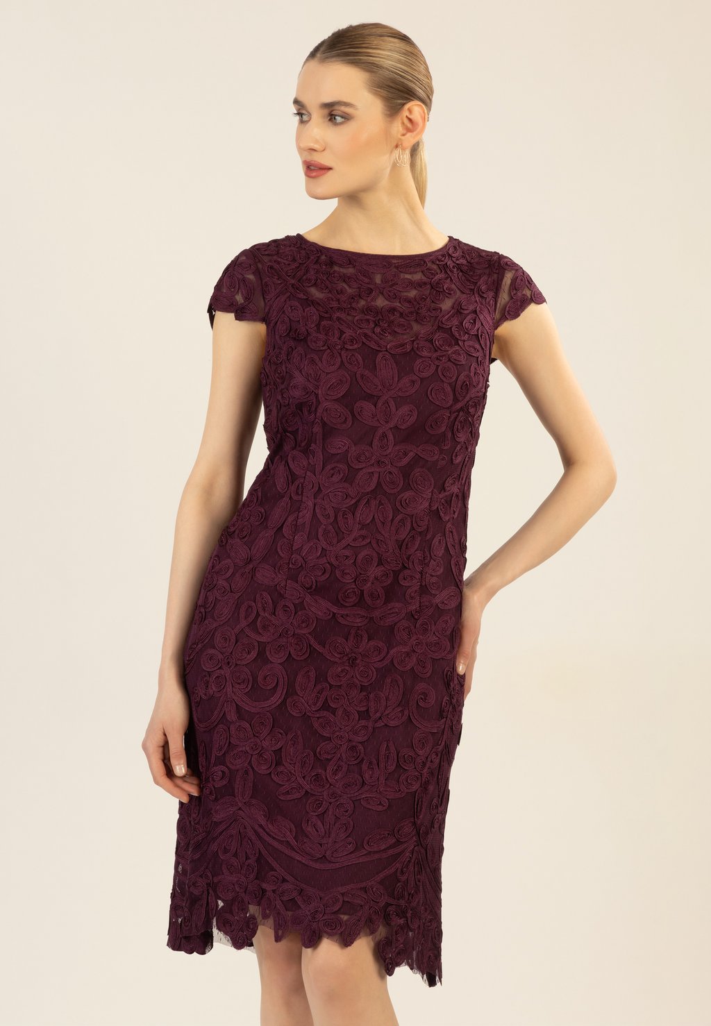 Коктейльное/вечернее платье Apart, темно-фиолетовый 
Коктейльное/вечернее платье Apart, темно-фиолетовый