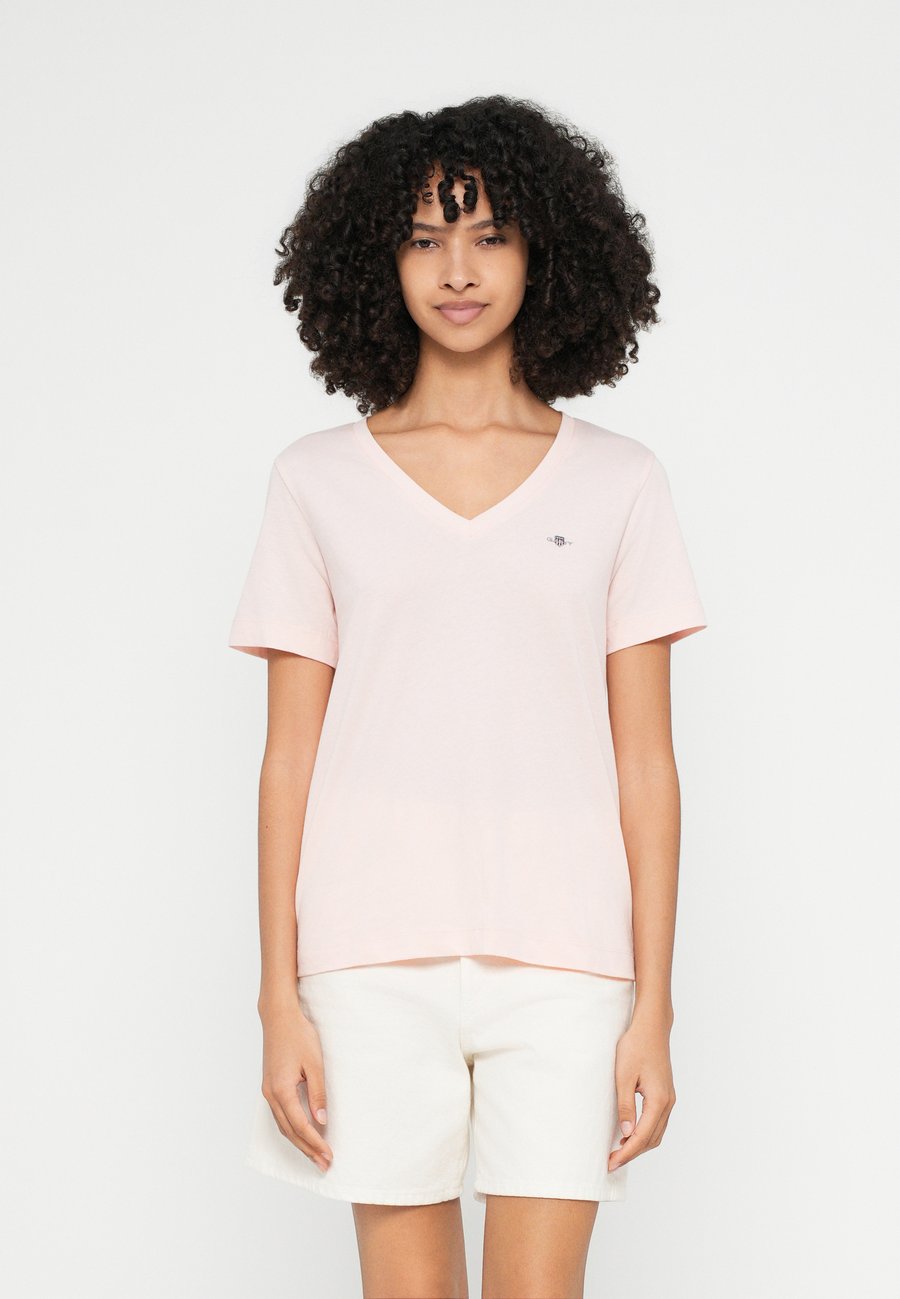 Футболка GANT SHIELD V NECK , Peony Pink/Pink, Розовый, Футболка GANT SHIELD V NECK , Peony Pink/Pink
Футболка GANT SHIELD V NECK , Peony Pink/Pink, Розовый, Футболка GANT SHIELD V NECK , Peony Pink/Pink