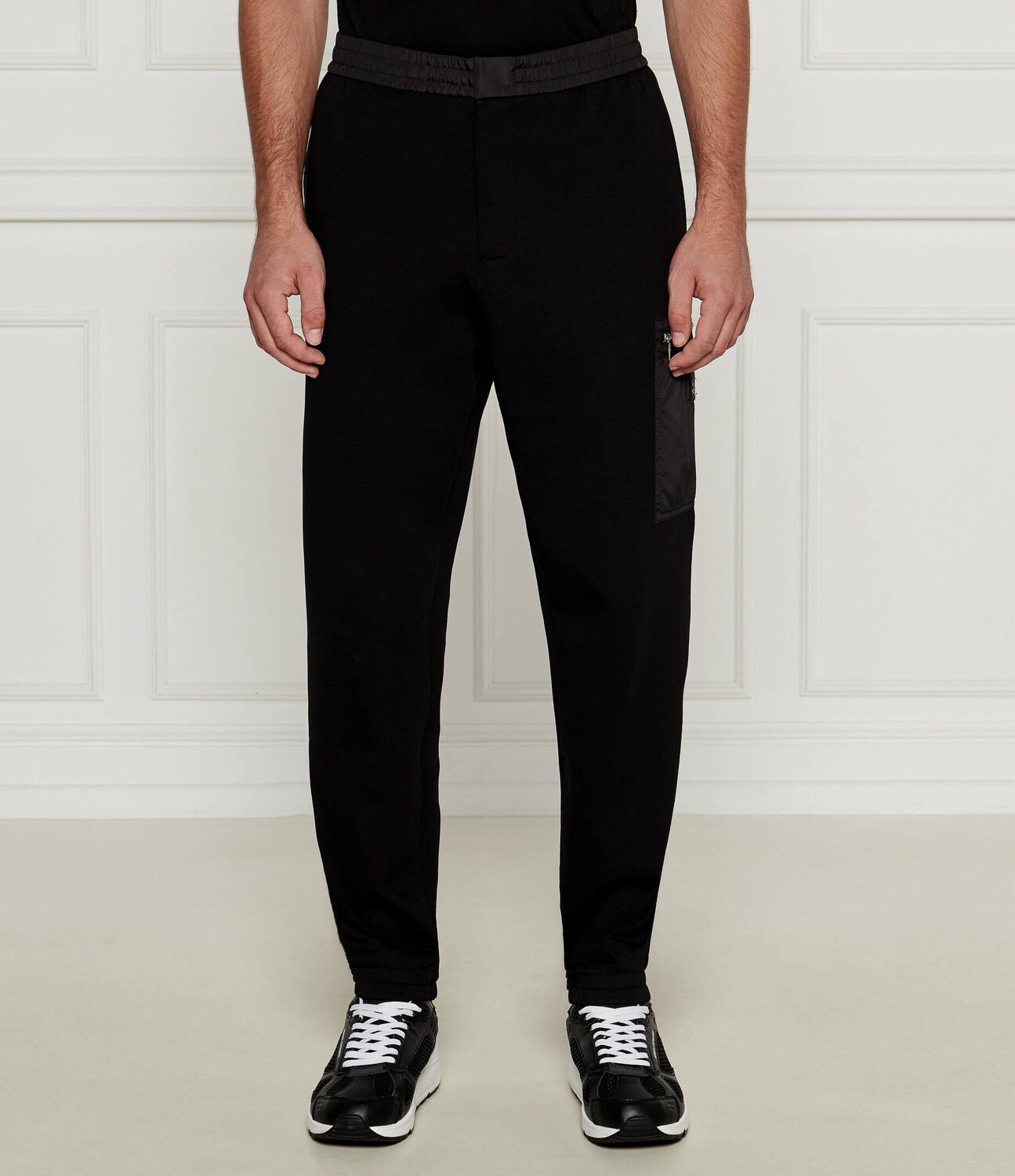 Спортивные брюки Armani Exchange Regular Fit, черный
Спортивные брюки Armani Exchange Regular Fit, черный