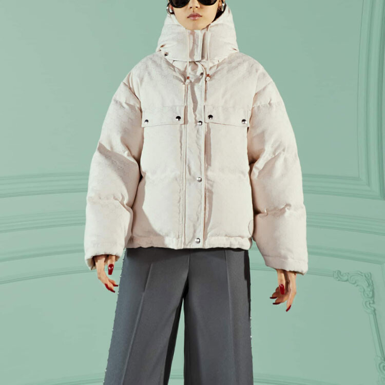 Пуховик женский Off White Gucci
Пуховик женский Off White Gucci