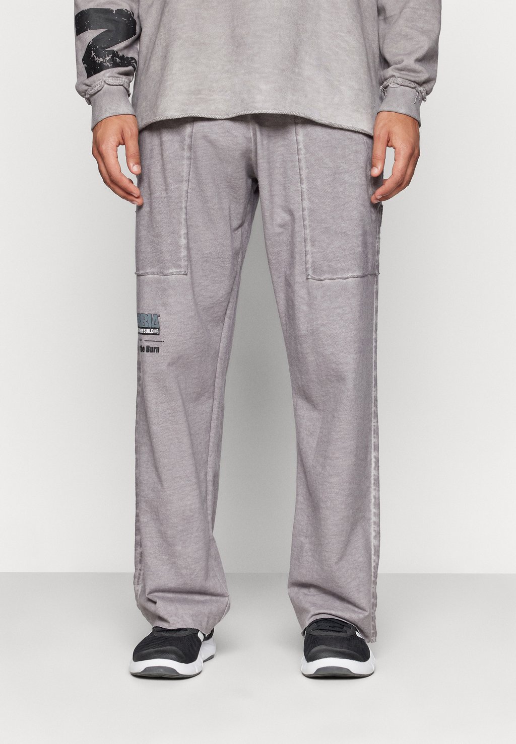 Спортивные брюки WASHED OFF GYM SWEATPANTS NO SHORTCUTS Nebbia, светло-серый 
Спортивные брюки WASHED OFF GYM SWEATPANTS NO SHORTCUTS Nebbia, светло-серый