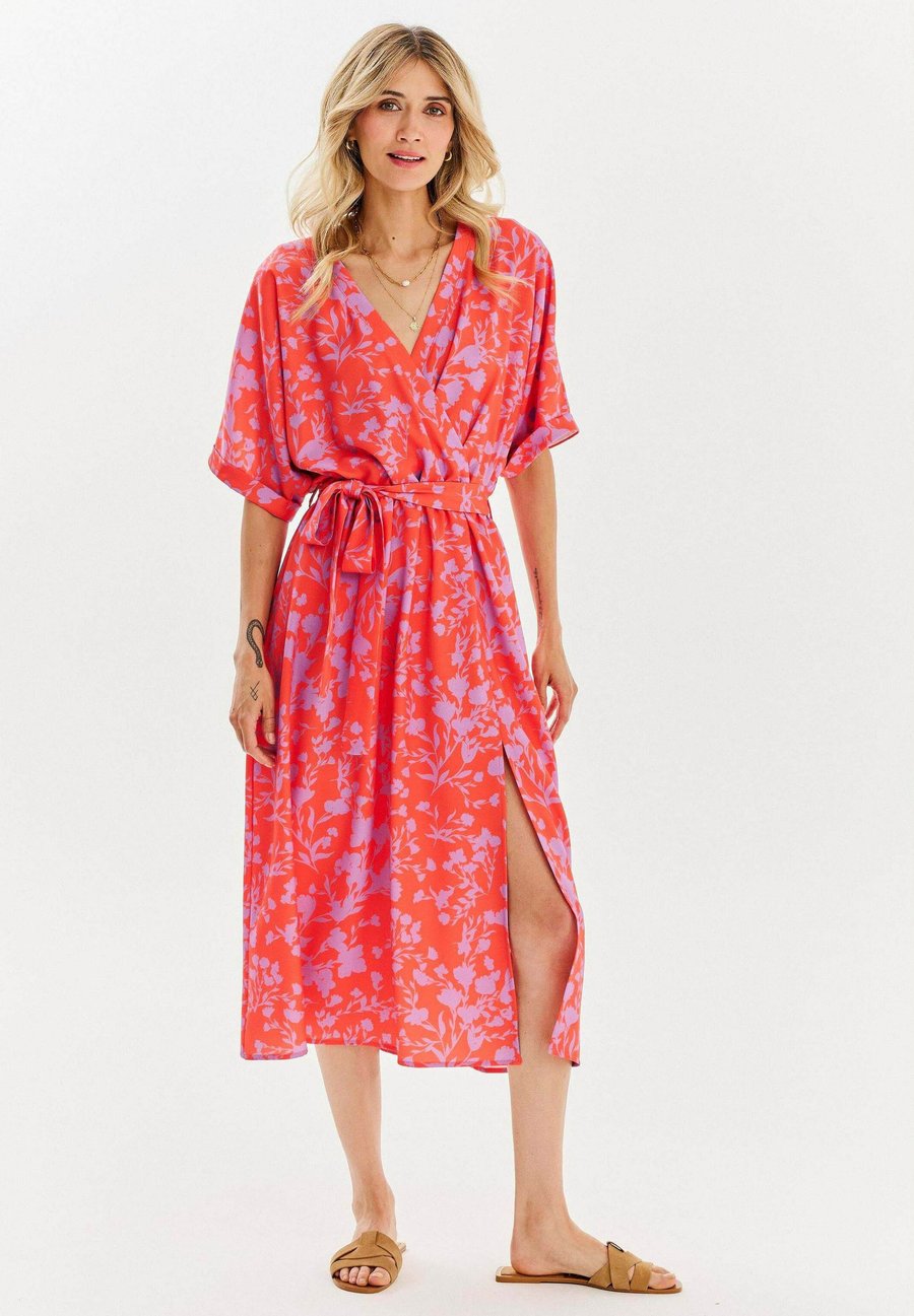 Платье NAOKO ALWAYS YOU, Red
Платье NAOKO ALWAYS YOU, Red