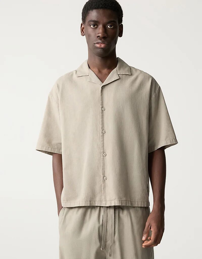 Рубашка с короткими рукавами Pull&Bear из льняной смеси цвета охры
Рубашка с короткими рукавами Pull&Bear из льняной смеси цвета охры