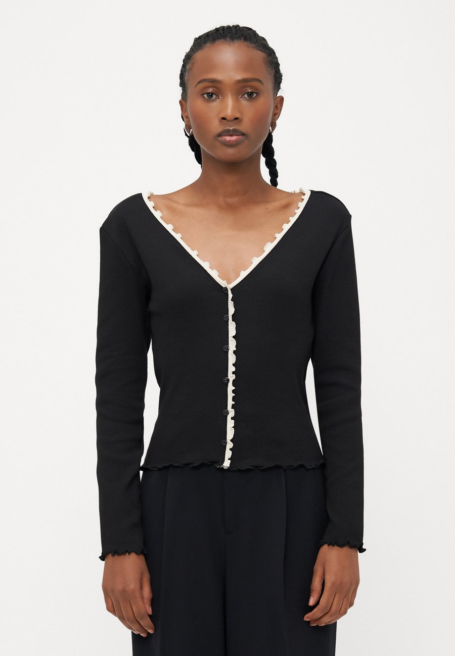Топ ONLY Petite ONLLAILA BUTTON , Black/Birch/Black
Топ ONLY Petite ONLLAILA BUTTON , Black/Birch/Black