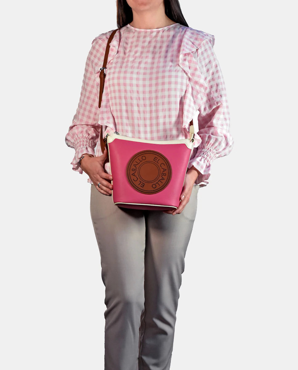 Сумка кроссбоди El Caballo с молнией из холста и кожи, фуксия
Сумка кроссбоди El Caballo с молнией из холста и кожи, фуксия