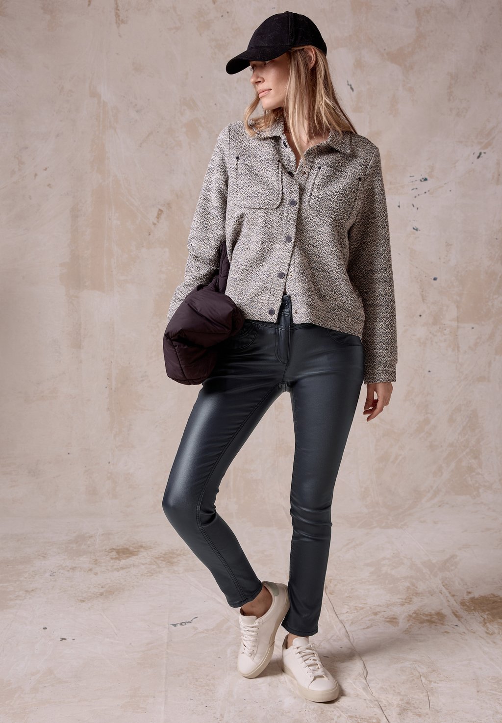 Брюки BESCHICHTETE Cecil, темно-синий
Брюки BESCHICHTETE Cecil, темно-синий