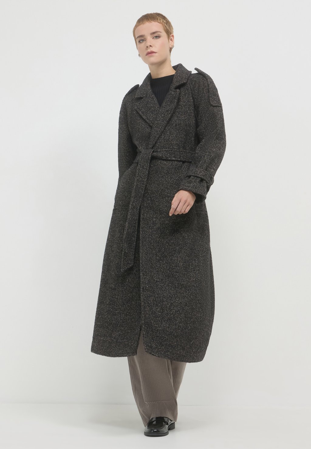 Пальто-тренч FUSCIACCA Calliope, темно-коричневый
Пальто-тренч FUSCIACCA Calliope, темно-коричневый