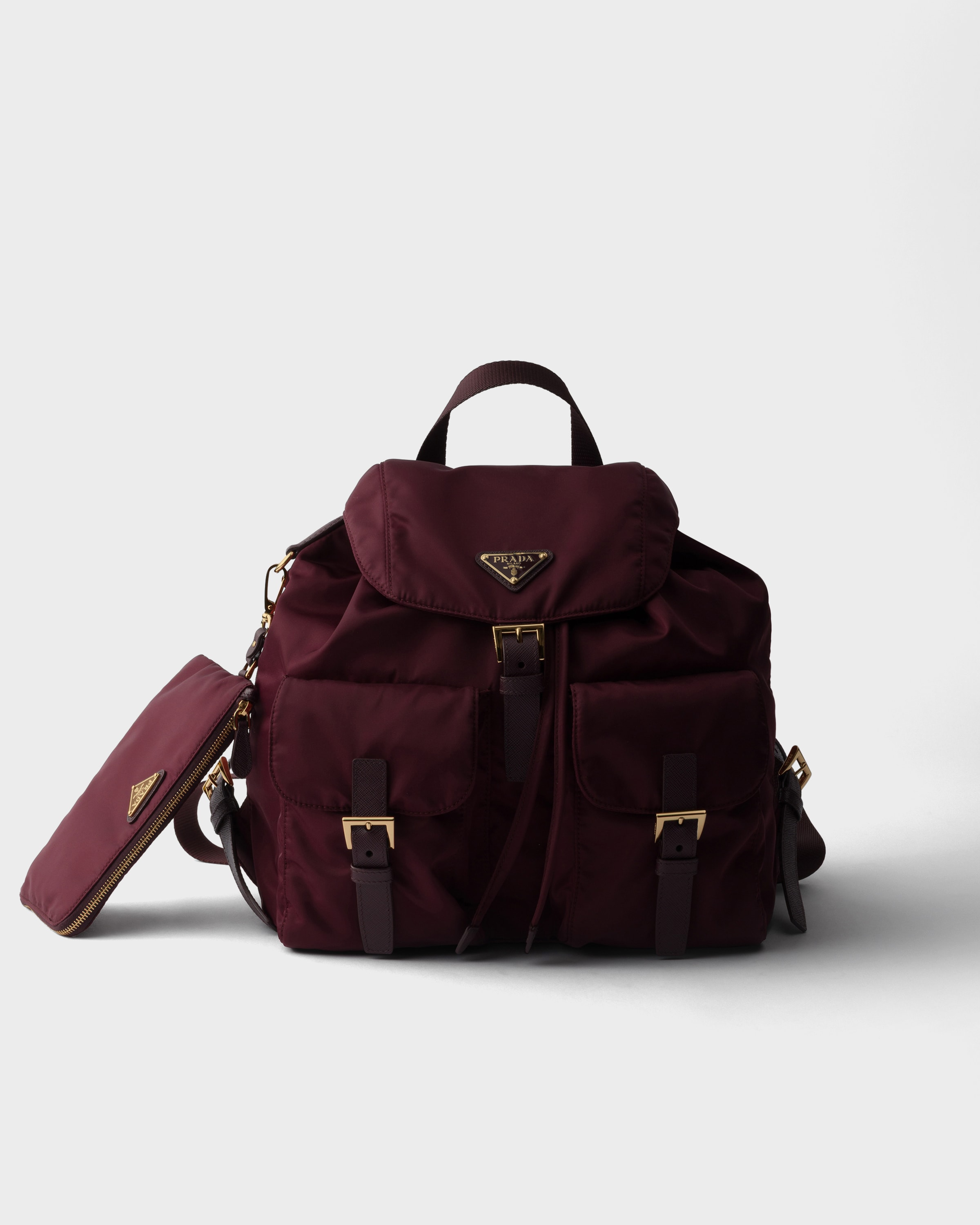 Средний рюкзак Re-Nylon с карманом Prada, бордовые
Средний рюкзак Re-Nylon с карманом Prada, бордовые