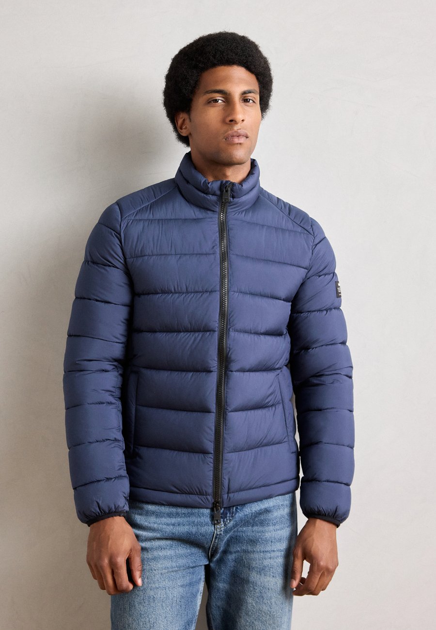 Куртка Ecoalf BERET JACKET MAN, Blue Navy/Dark Blue
Куртка Ecoalf BERET JACKET MAN, Blue Navy/Dark Blue