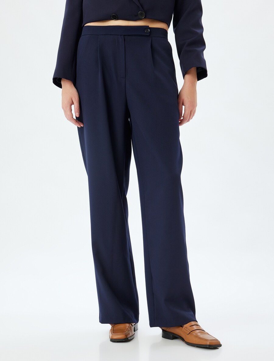 Брюки со складками спереди Koton Loose fit Pleat-Front Pants, темно-синий
Брюки со складками спереди Koton Loose fit Pleat-Front Pants, темно-синий
