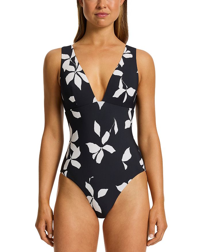 Слитный купальник с глубоким вырезом JETS, черный
Слитный купальник с глубоким вырезом JETS, черный