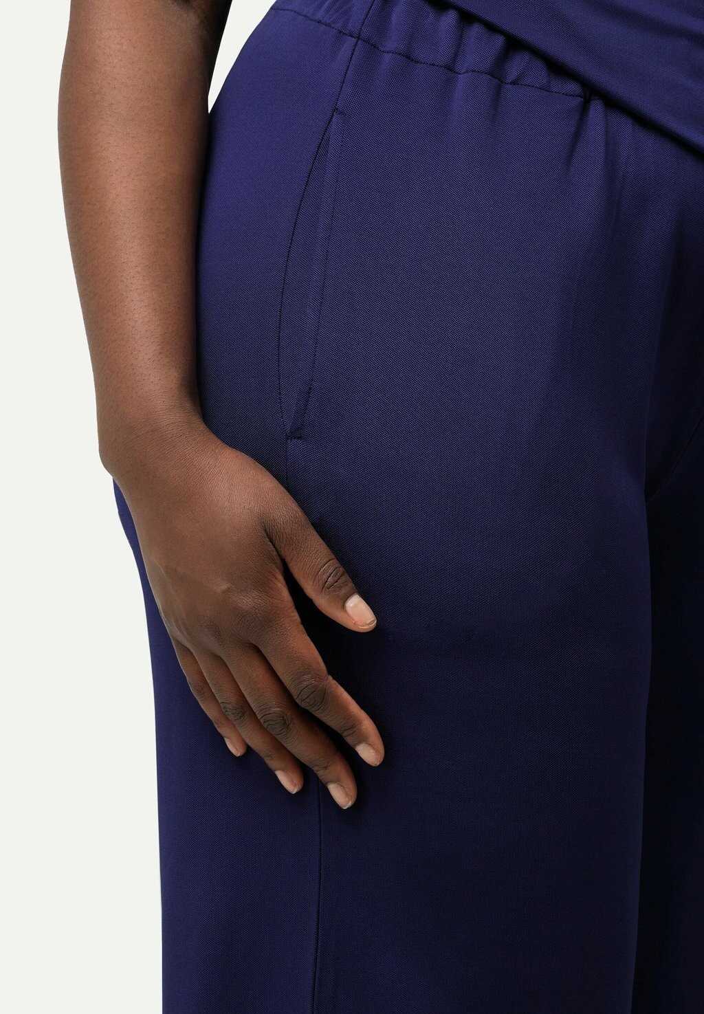 Брюки JUPE-CULOTTE FLUIDE LARGE TAILLE ÉLASTIQUE Ulla Popken, фиолетовый
Брюки JUPE-CULOTTE FLUIDE LARGE TAILLE ÉLASTIQUE Ulla Popken, фиолетовый