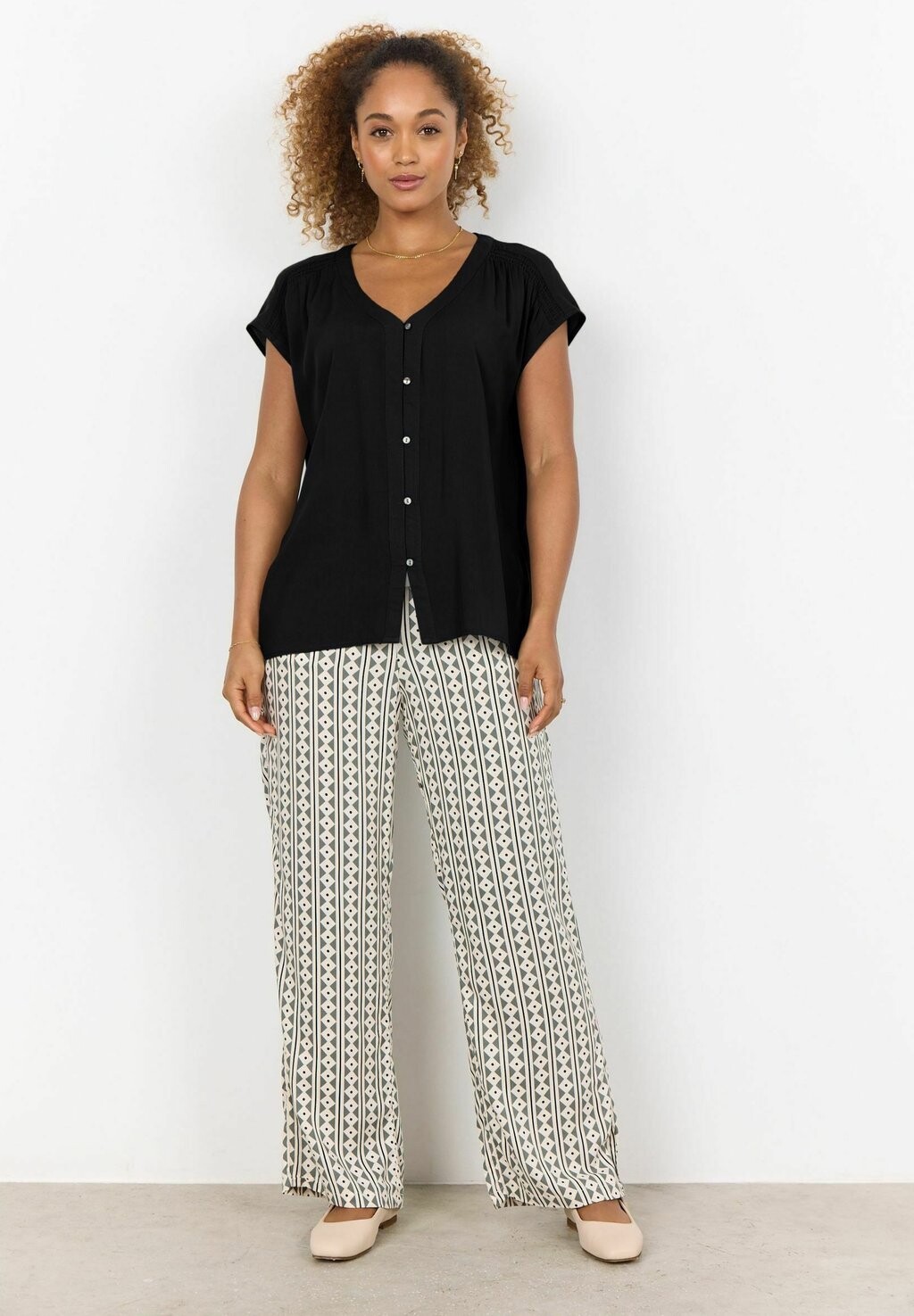 Блузка Radia Soyaconcept, черная
Блузка Radia Soyaconcept, черная