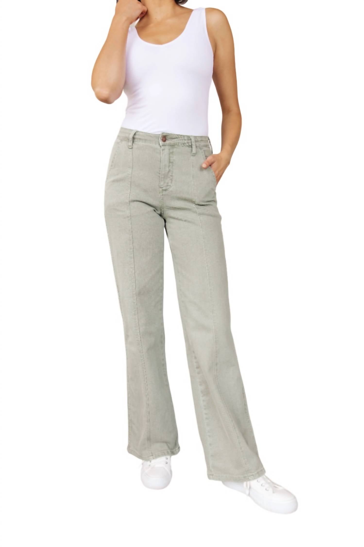 Прямые джинсы с высокой посадкой и передним швом в цвете Sage Judy Blue
Прямые джинсы с высокой посадкой и передним швом в цвете Sage Judy Blue