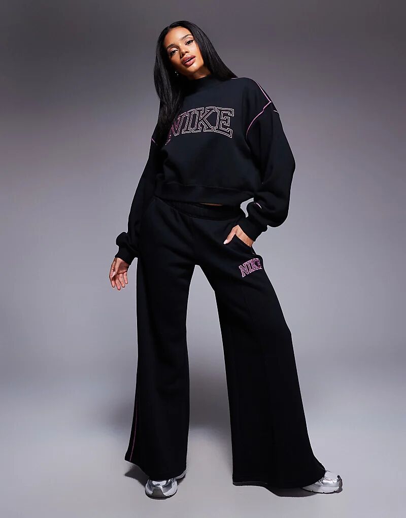Широкие брюки-джоггеры Nike с ретро-логотипом черного цвета
Широкие брюки-джоггеры Nike с ретро-логотипом черного цвета