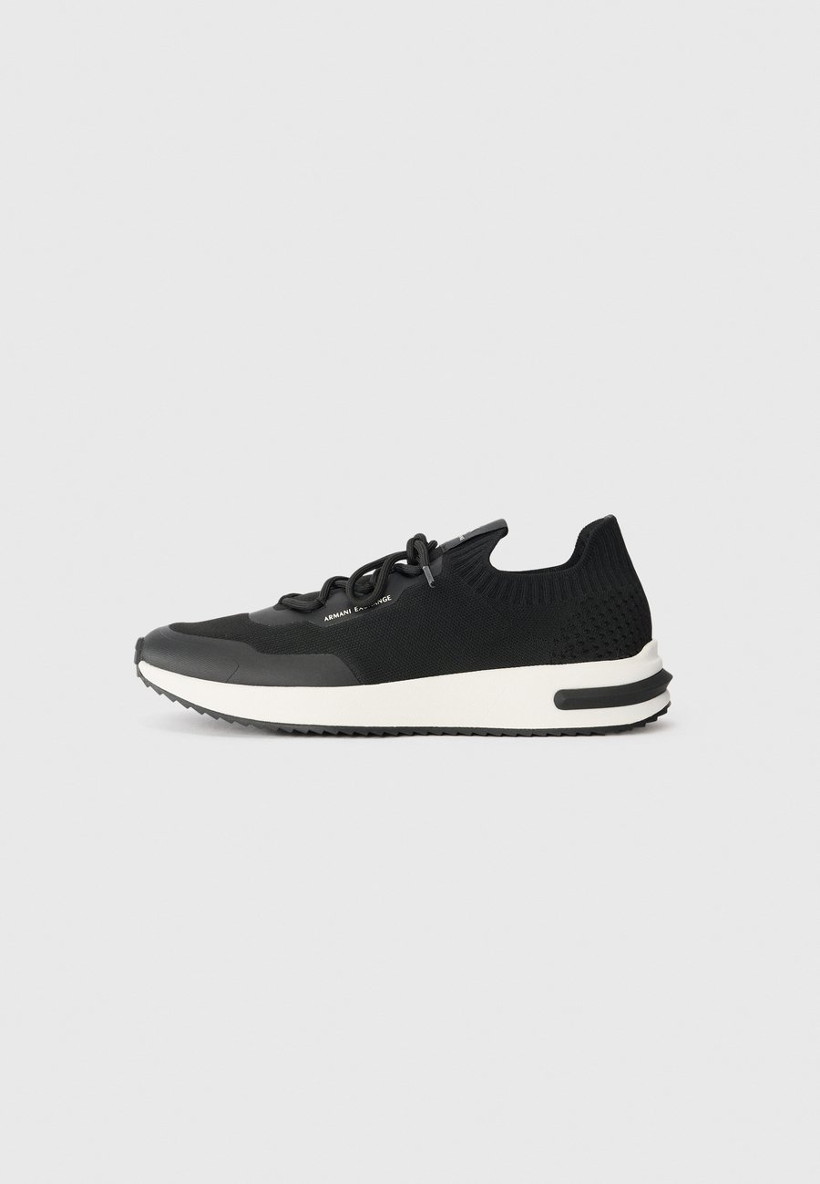 Кроссовки Armani Exchange DUSSELDORF, Black Beauty/Black
Кроссовки Armani Exchange DUSSELDORF, Black Beauty/Black