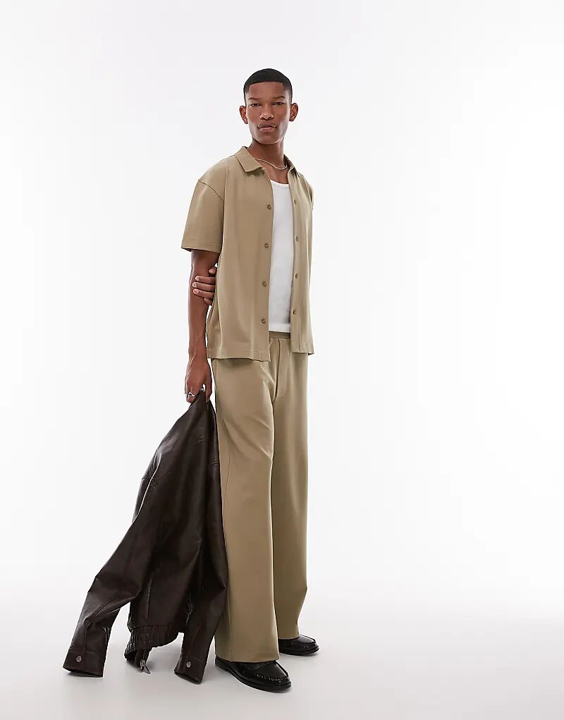 Спортивные брюки Topman премиум-класса Interlock прямого кроя цвета светло-хаки
Спортивные брюки Topman премиум-класса Interlock прямого кроя цвета светло-хаки