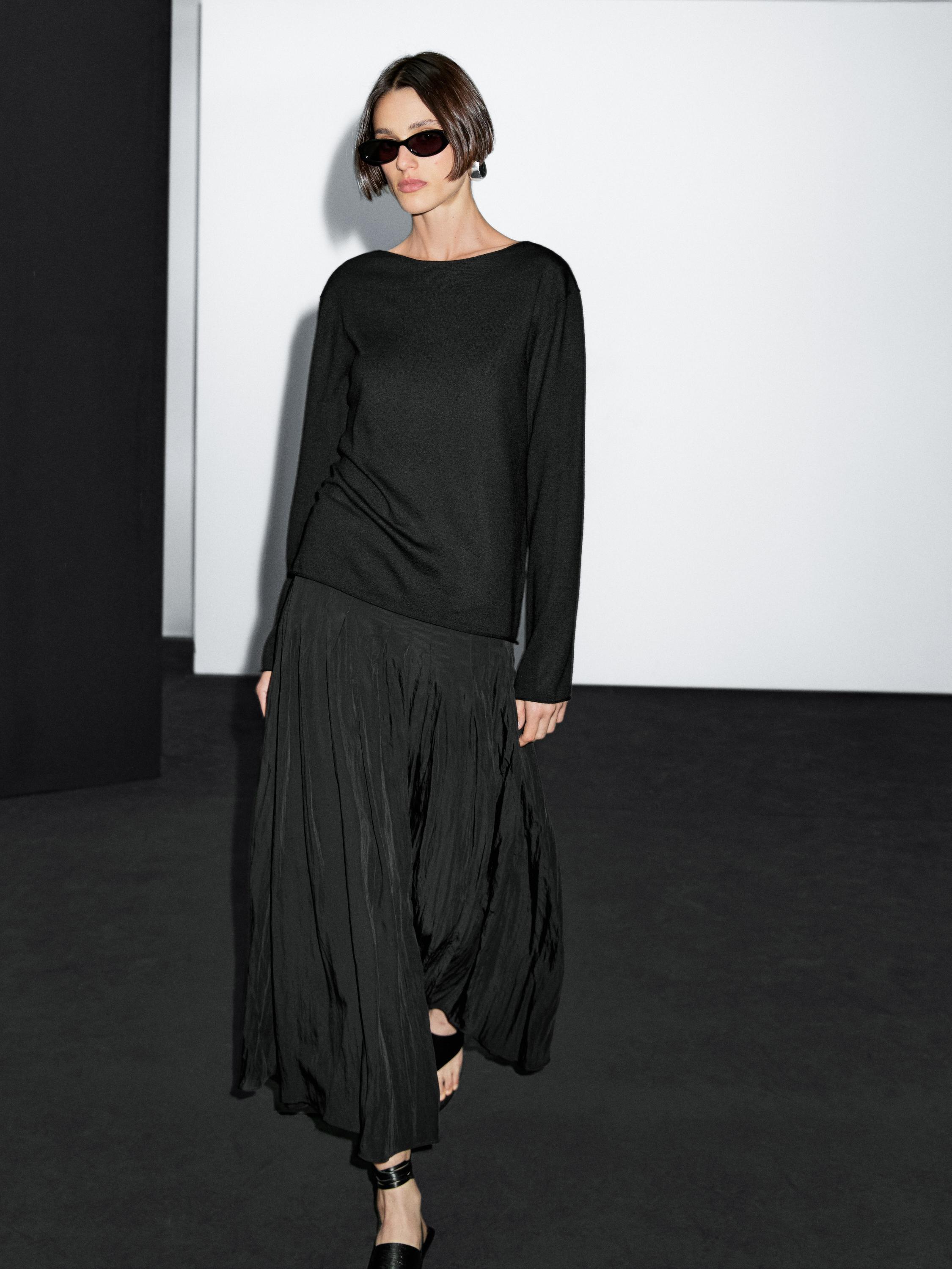 Свитер с вырезом-лодочкой из смесовой шерсти Massimo Dutti, черный
Свитер с вырезом-лодочкой из смесовой шерсти Massimo Dutti, черный