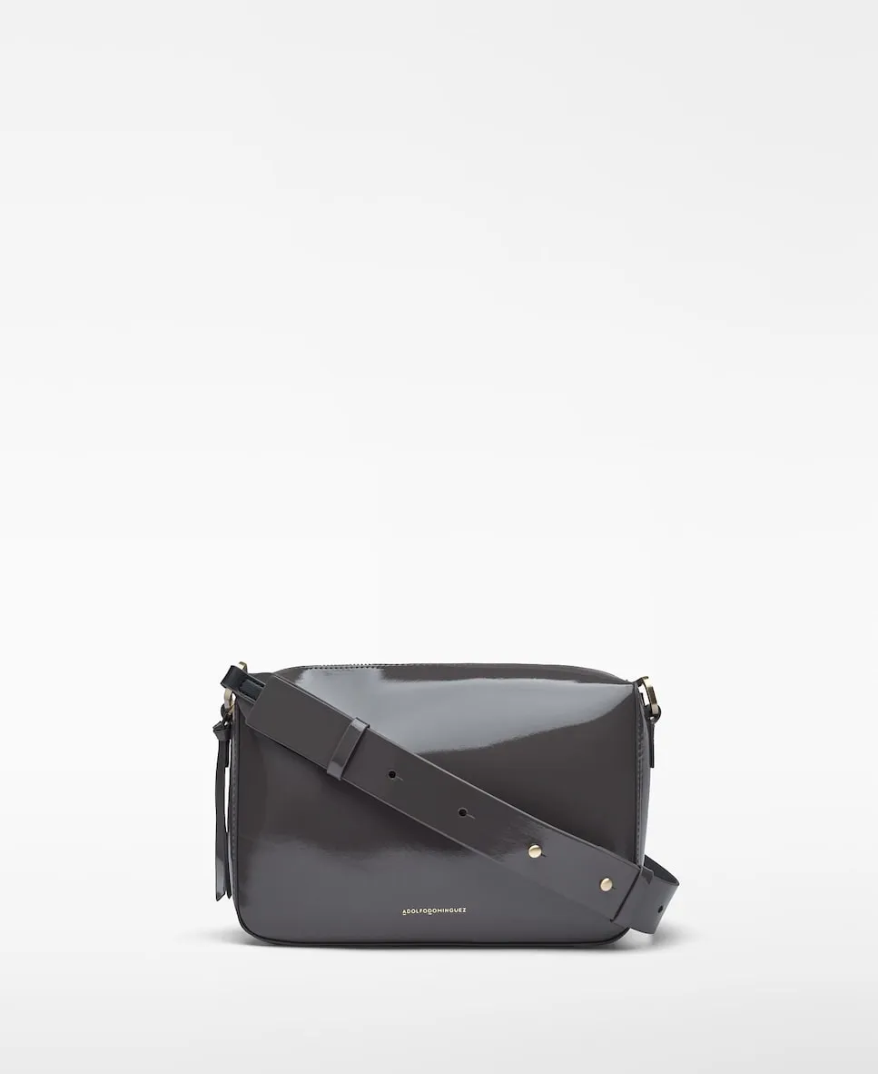 Женская сумка-бандо среднего размера из лаковой кожи Luna Adolfo Dominguez, серый
Женская сумка-бандо среднего размера из лаковой кожи Luna Adolfo Dominguez, серый