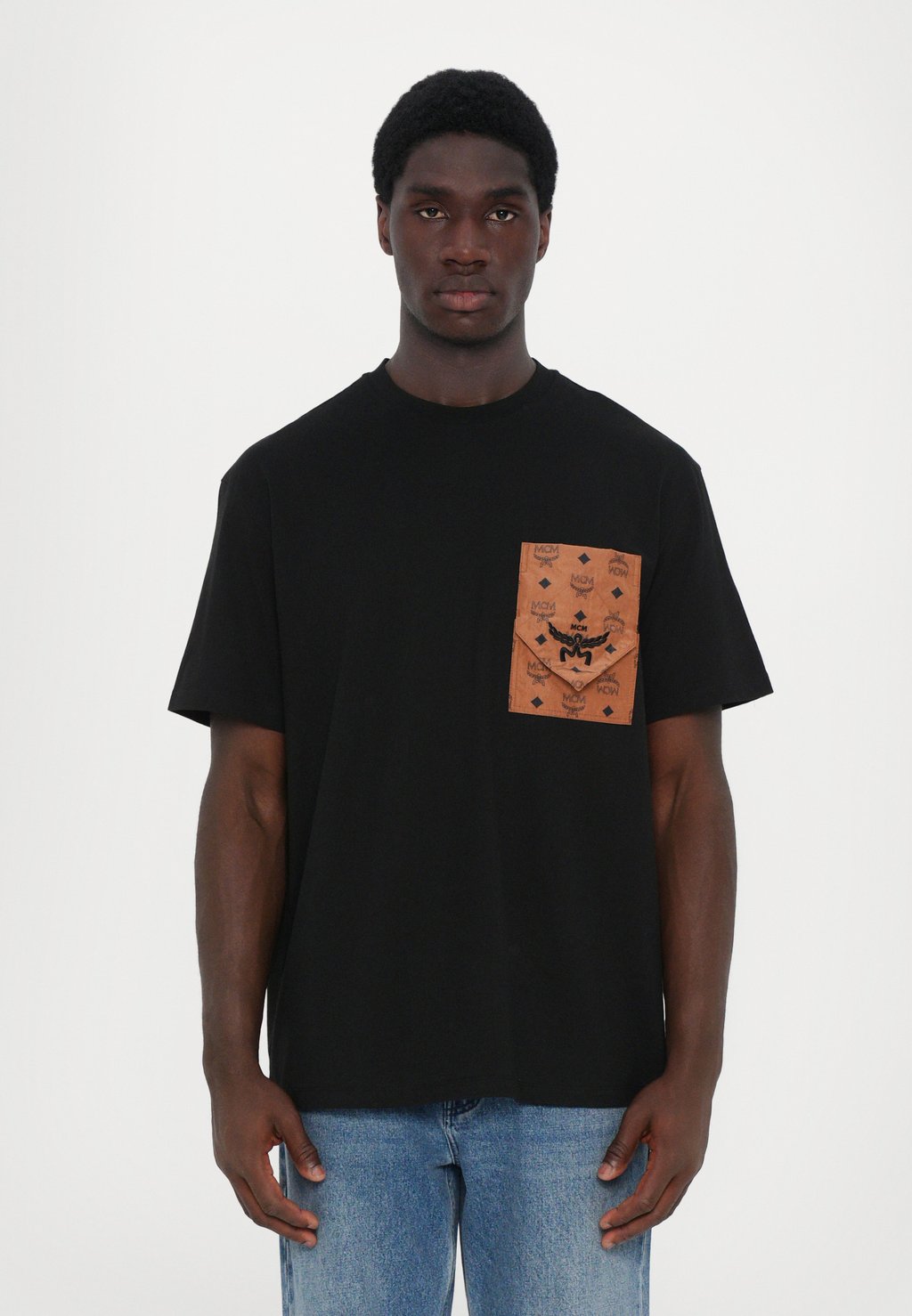 Футболка с принтом MCM, черный 
Футболка с принтом MCM, черный