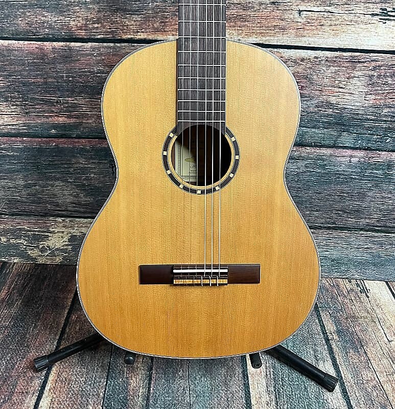 Акустическая гитара Ortega Left Handed R131L Family Series Pro Nylon String Acoustic Guitar 
Акустическая гитара Ortega Left Handed R131L Family Series Pro Nylon String Acoustic Guitar