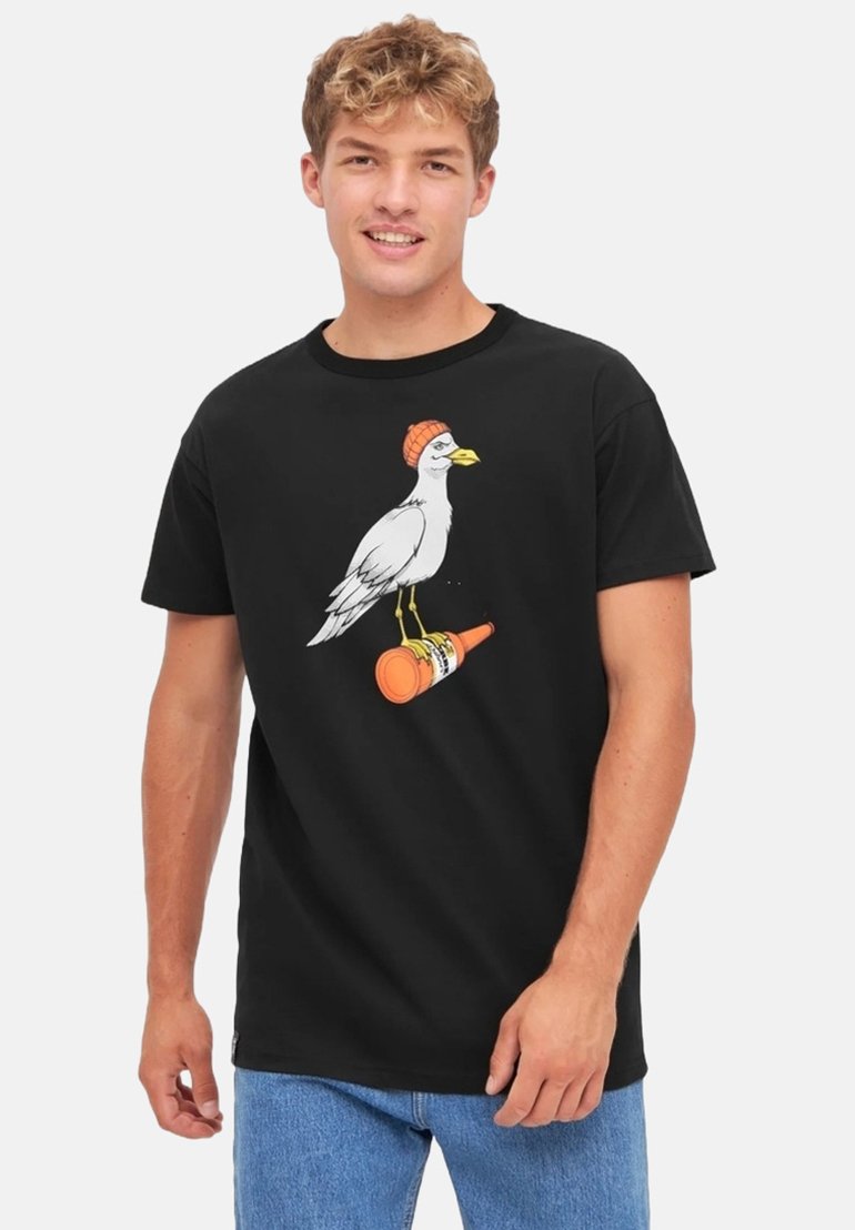 Футболка с принтом STURMMÖWE Derbe, черный
Футболка с принтом STURMMÖWE Derbe, черный