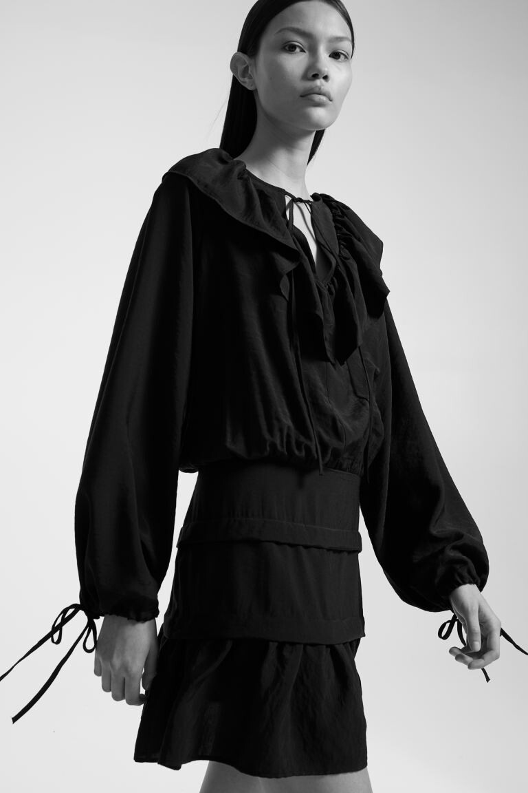 Платье с воланным воротником H&M, черный
Платье с воланным воротником H&M, черный