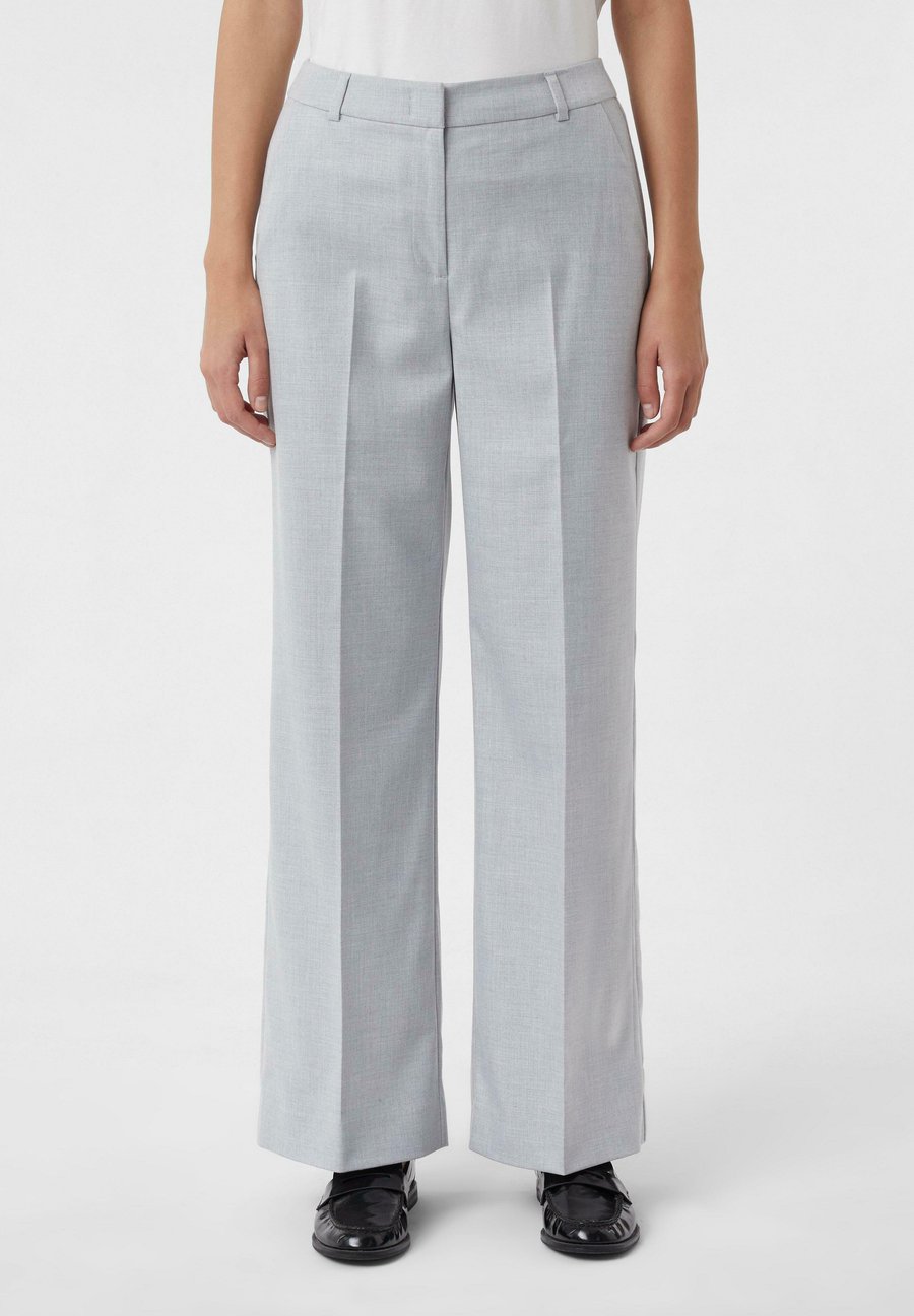 Брюки comma MELIERTE BUSINESS MIT BÜGELFALTEN, Hellgrau/Mottled Light Grey
Брюки comma MELIERTE BUSINESS MIT BÜGELFALTEN, Hellgrau/Mottled Light Grey