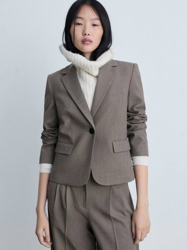 Блейзер helena на одной пуговице Mango, коричневый
Блейзер helena на одной пуговице Mango, коричневый