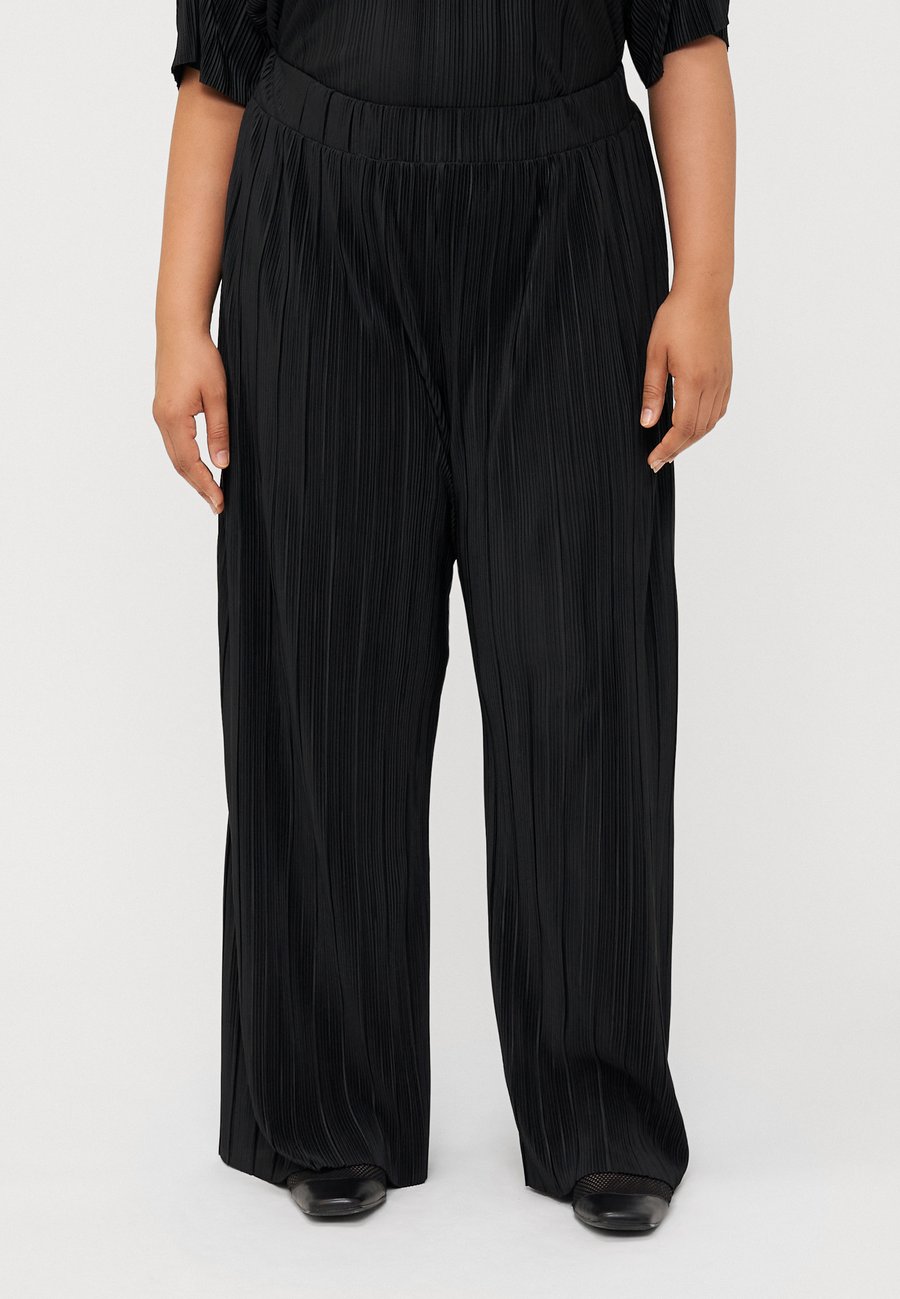 Брюки ONLY Carmakoma CARRAVENNA PLISSE, Black
Брюки ONLY Carmakoma CARRAVENNA PLISSE, Black
