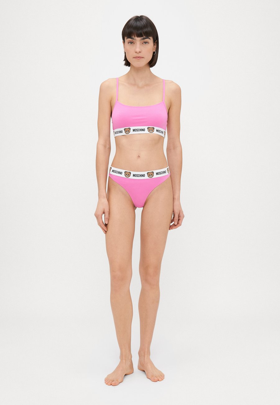 Трусы Moschino Underwear THONG 3 PACK, Black/Beige/Pink/Black
Трусы Moschino Underwear THONG 3 PACK, Black/Beige/Pink/Black