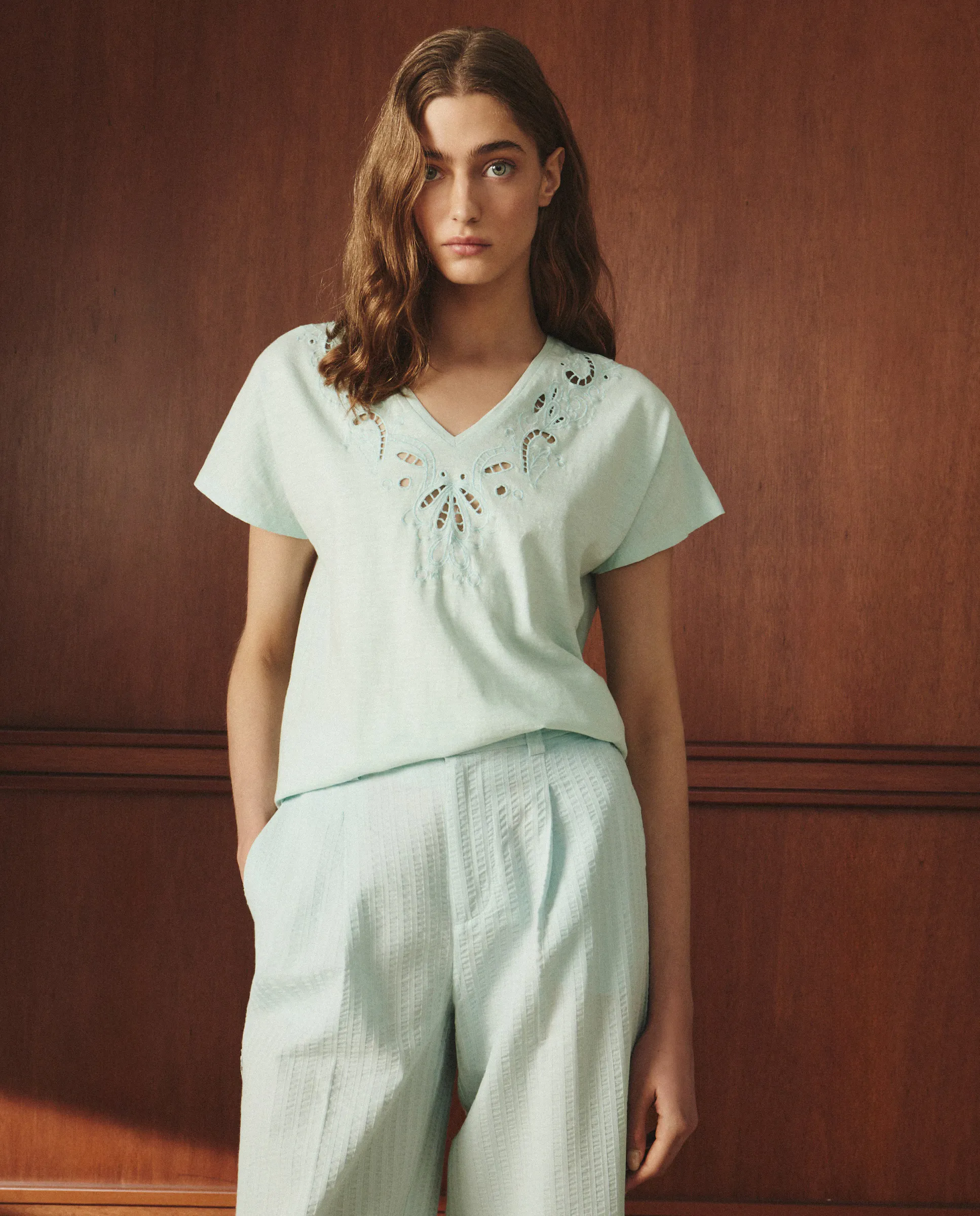 Женская футболка с перфорированной вышивкой Lloyd's, зеленый
Женская футболка с перфорированной вышивкой Lloyd's, зеленый