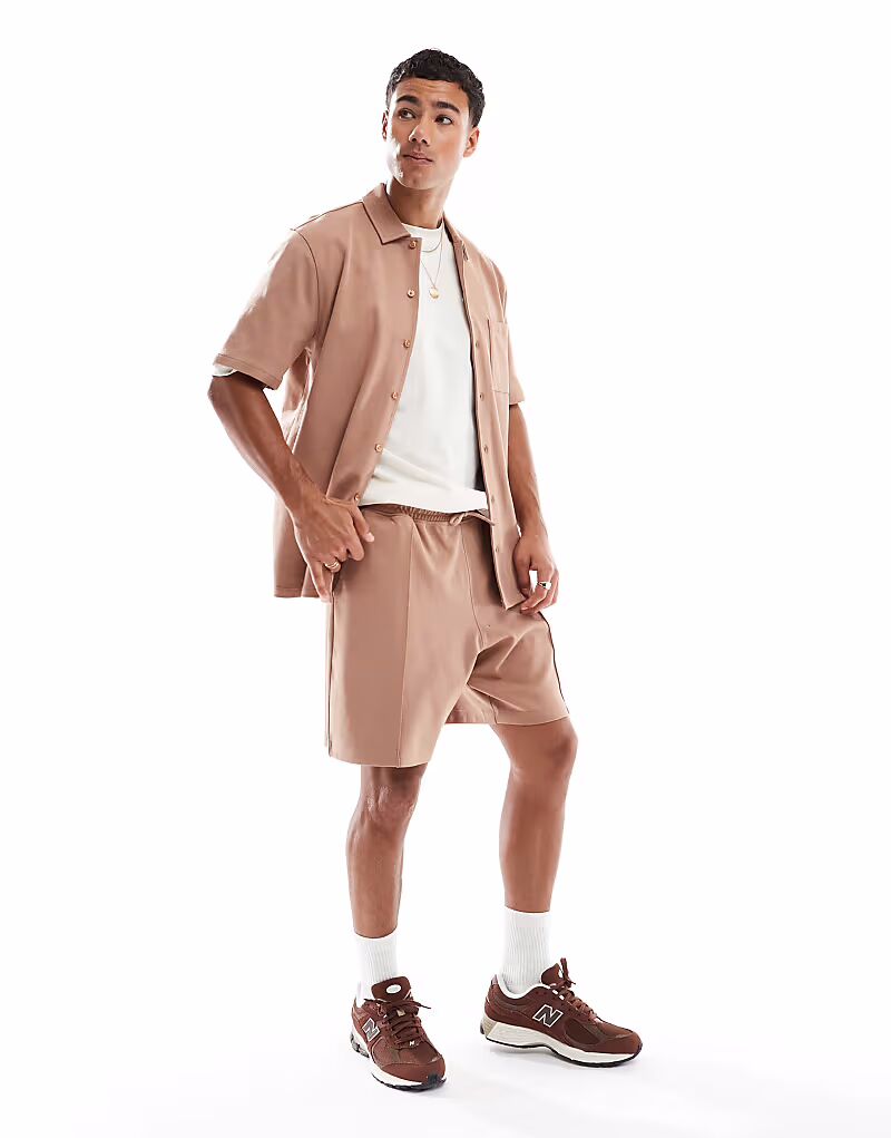 Шорты коричневого цвета New Look
Шорты коричневого цвета New Look