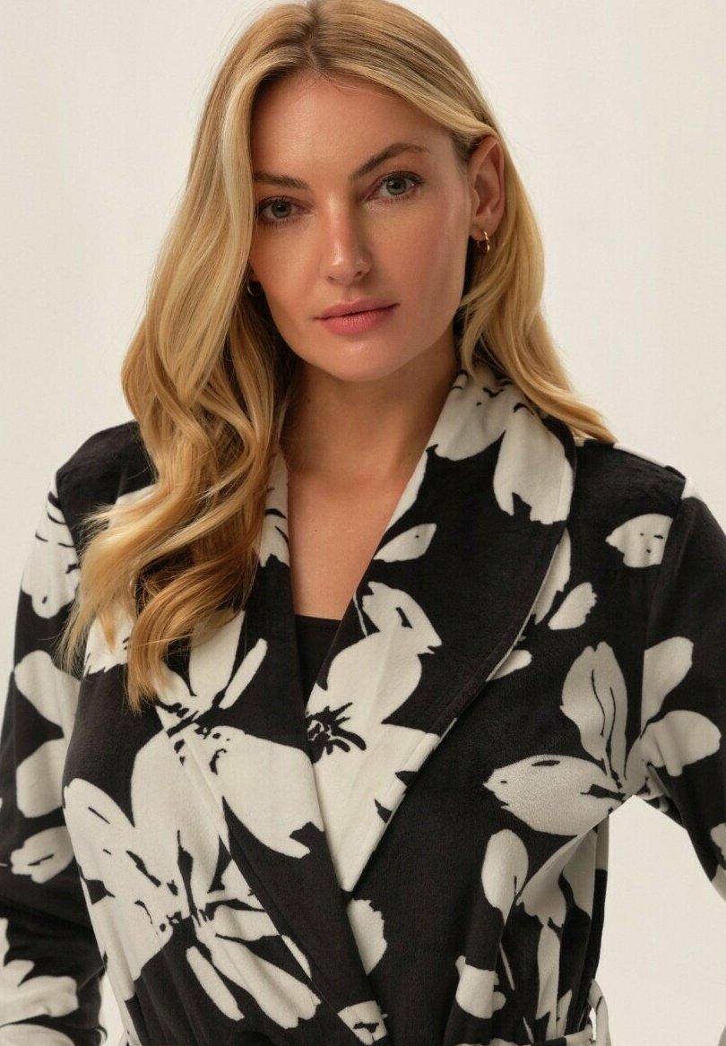 Халат JUA ESOTIQ, черный
Халат JUA ESOTIQ, черный