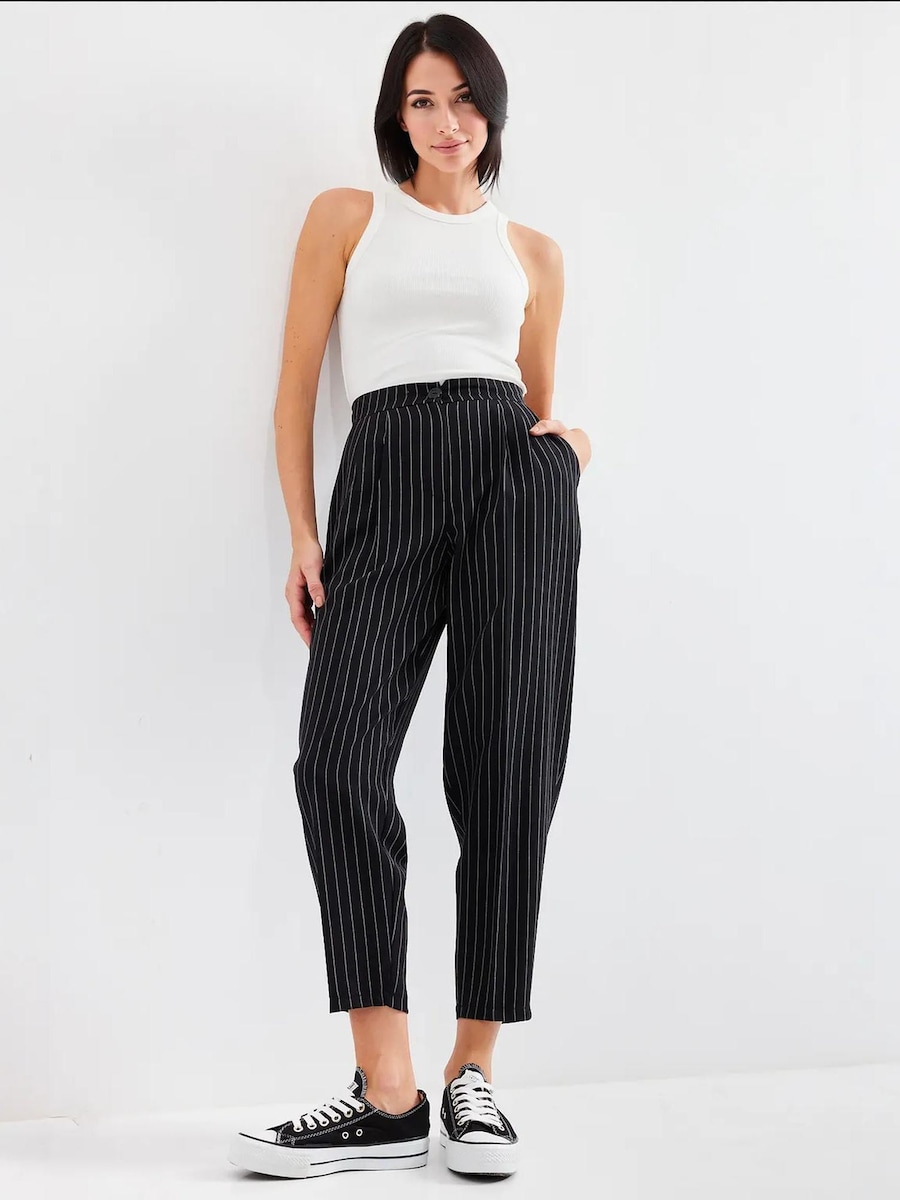 Обычные брюки со складками спереди Bigdart, черный
Обычные брюки со складками спереди Bigdart, черный