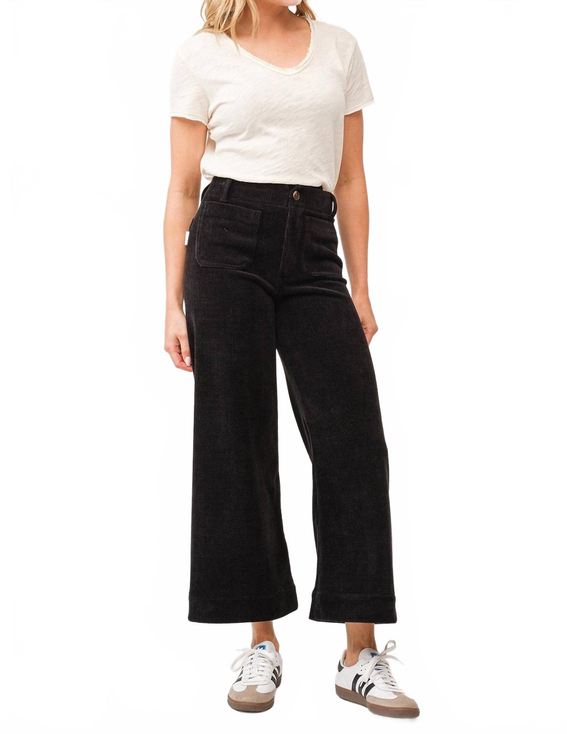 Одри Высокие штаны из велюрового вельвета в черном цвете DEAR JOHN DENIM
Одри Высокие штаны из велюрового вельвета в черном цвете DEAR JOHN DENIM