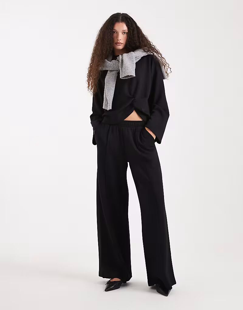 Мягкие джоггеры купро с широкими штанинами черного цвета Asos Design
Мягкие джоггеры купро с широкими штанинами черного цвета Asos Design