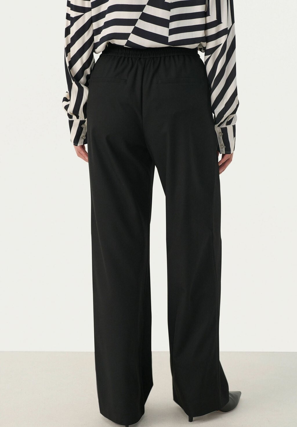 Брюки EVALYNNA Part Two, черный
Брюки EVALYNNA Part Two, черный